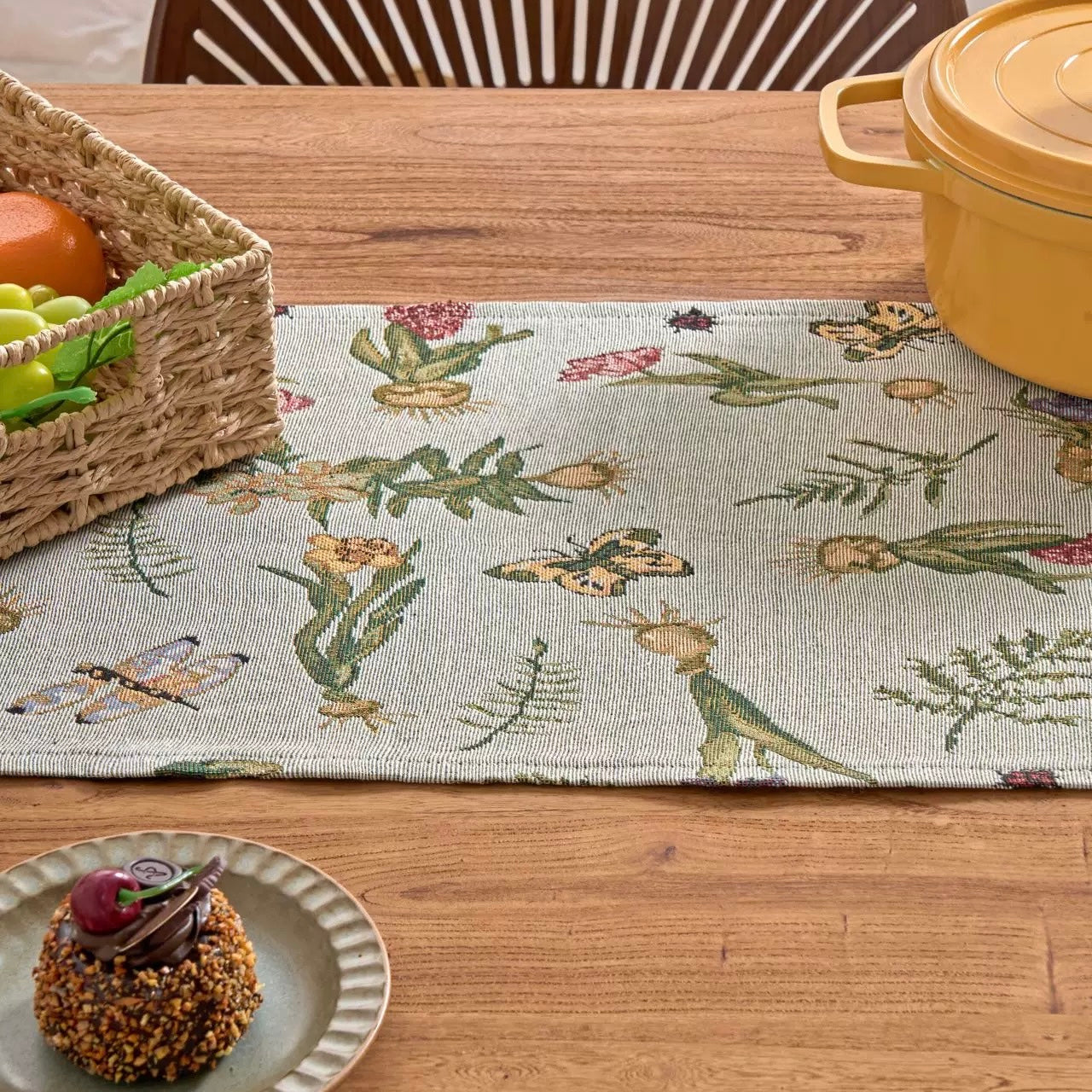 Nature Living Wildflower Table Runner