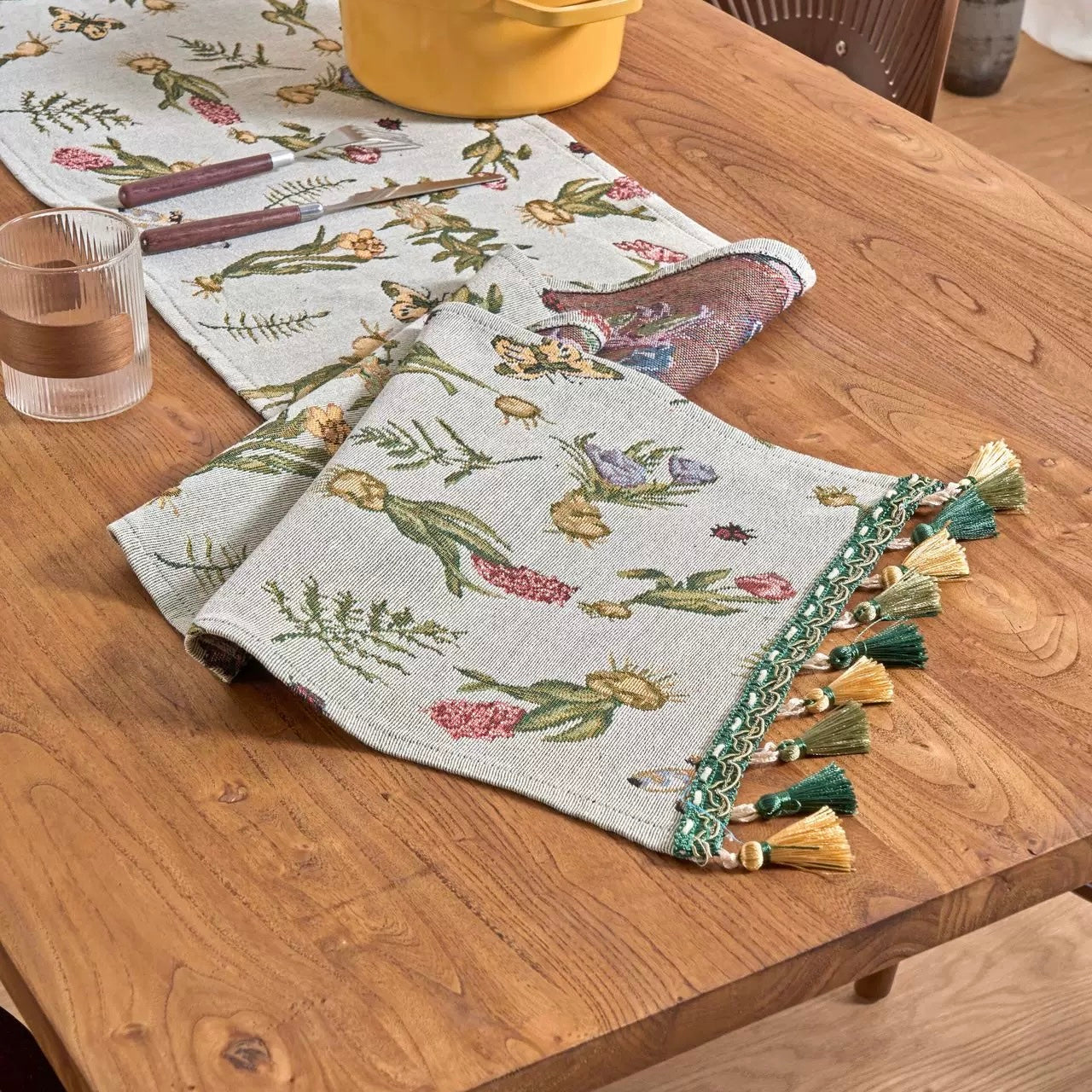Nature Living Wildflower Table Runner