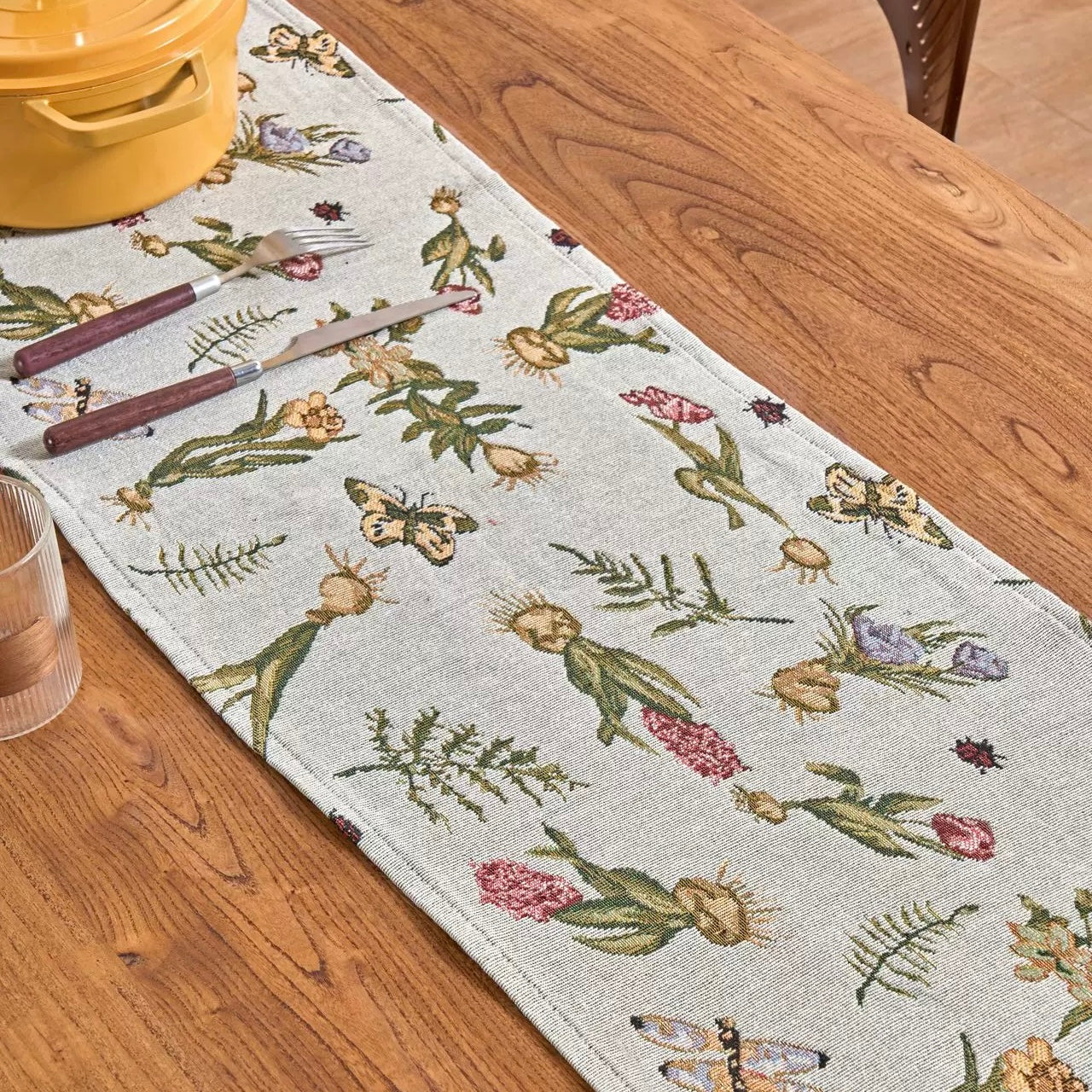 Nature Living Wildflower Table Runner