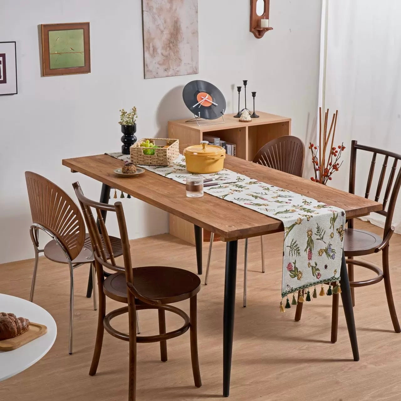 Nature Living Wildflower Table Runner