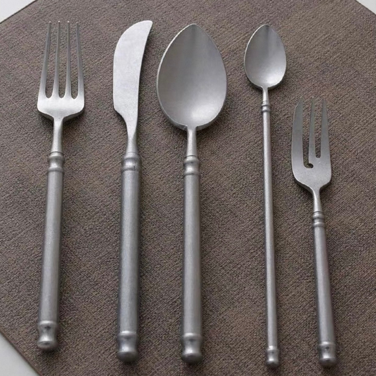 Timeless Pillar Cutlery Set