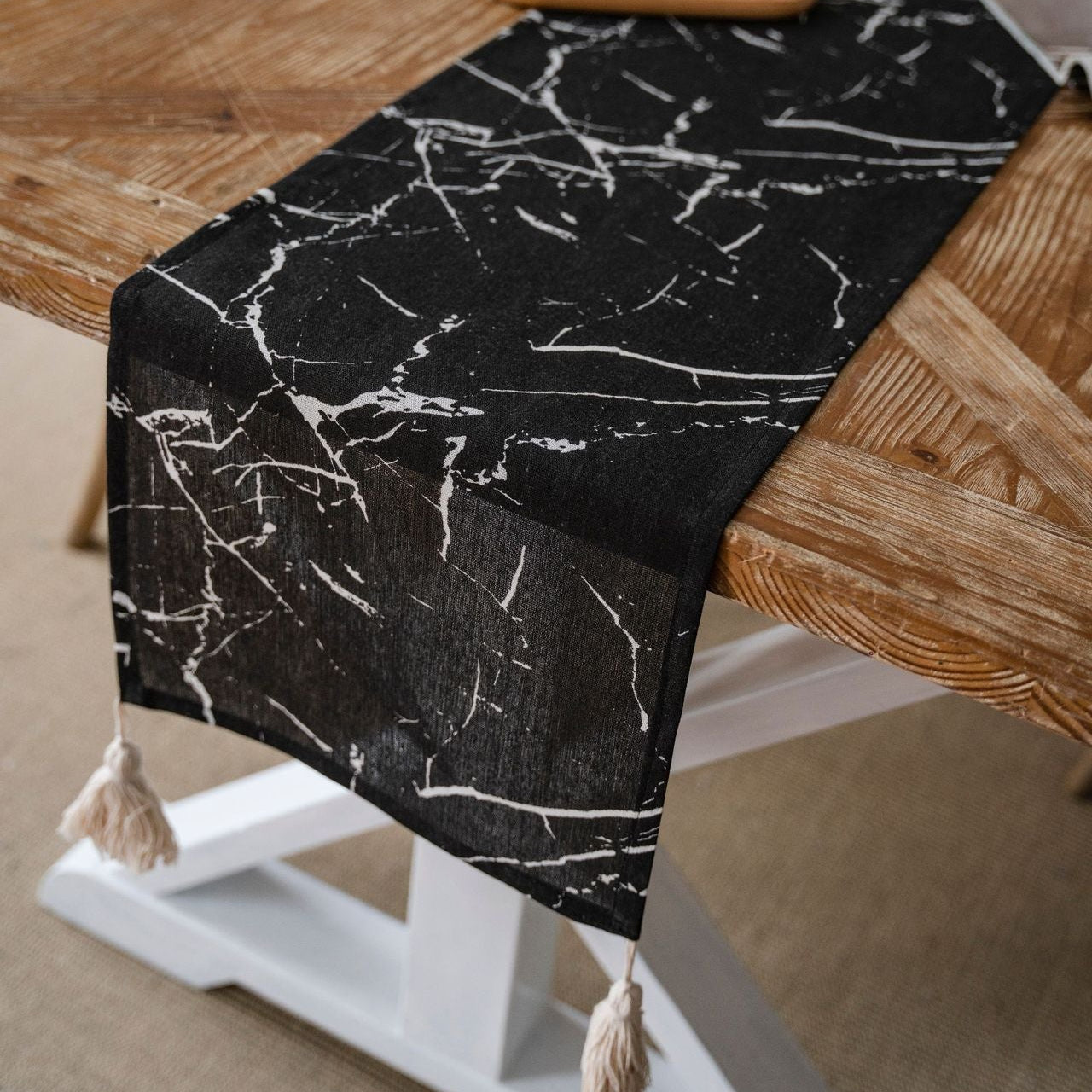 Marble Crackle Tassel Runner
