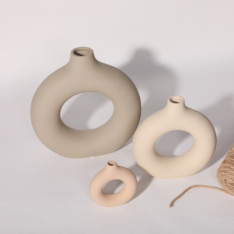 Opulent Interlocking Rings Vase