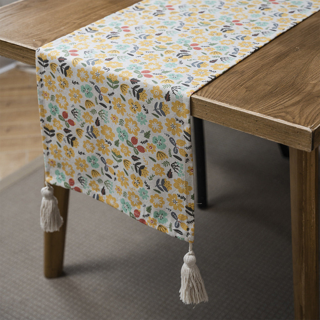 Retro Wildflower Tassel Runner