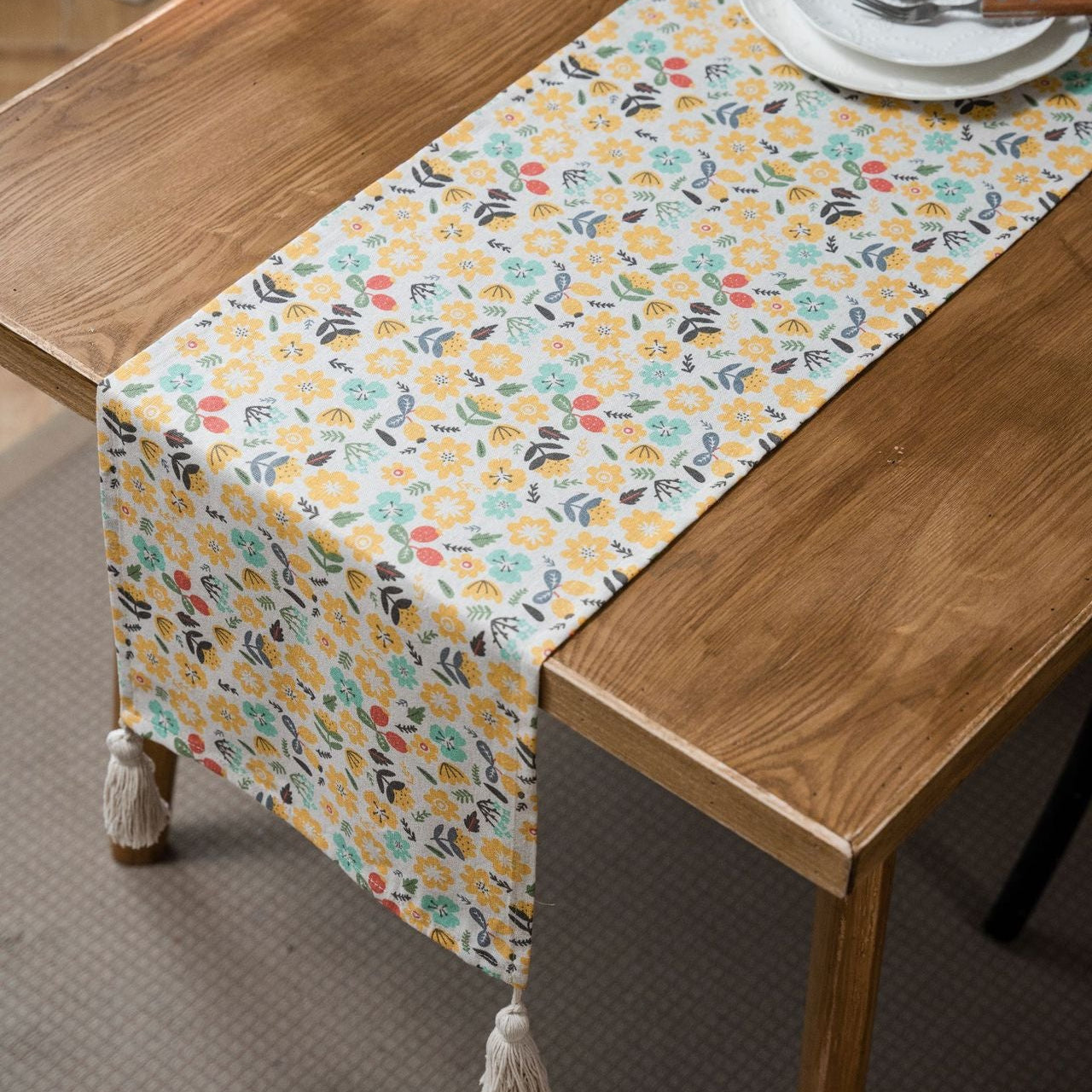 Retro Wildflower Tassel Runner
