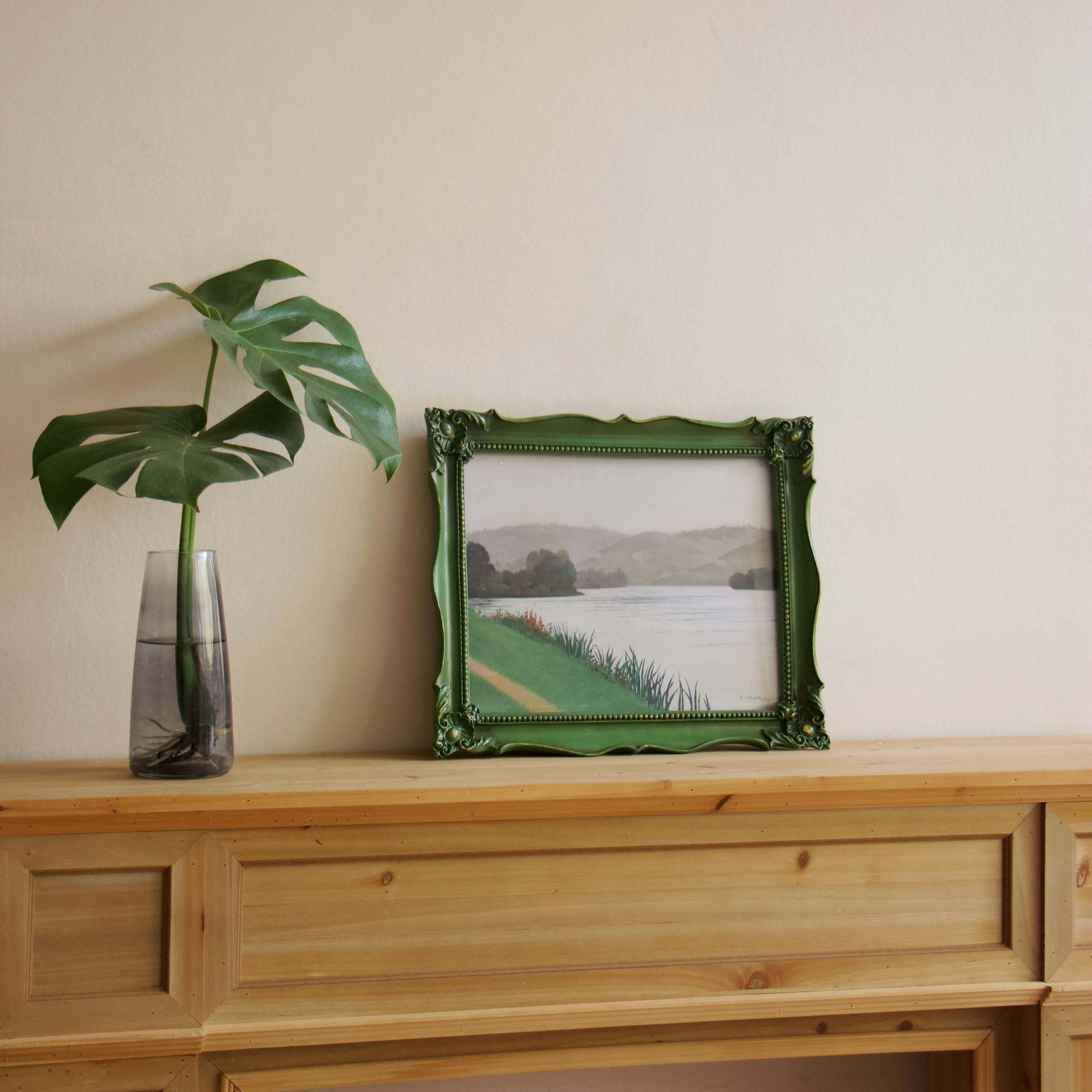 Verdant Baroque Scalloped Frame