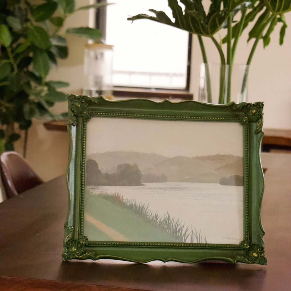 Verdant Baroque Scalloped Frame