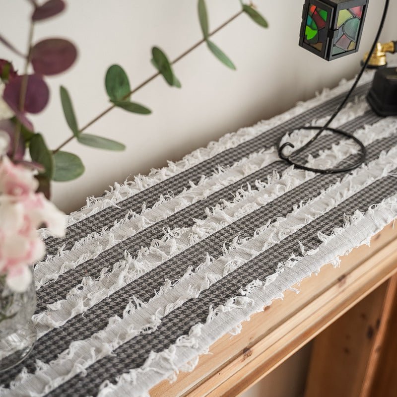 American Countryside Table Runner