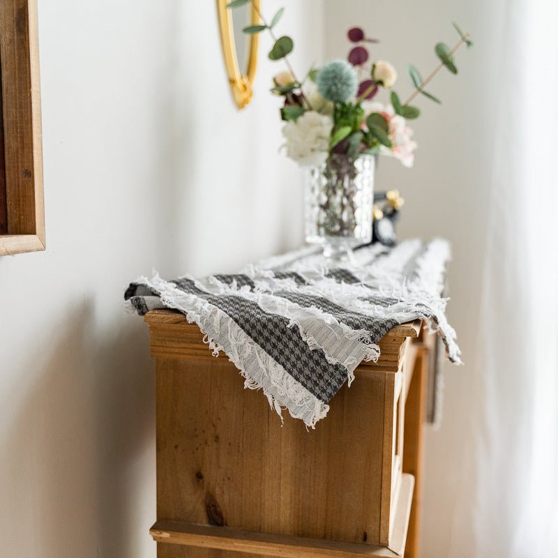 American Countryside Table Runner