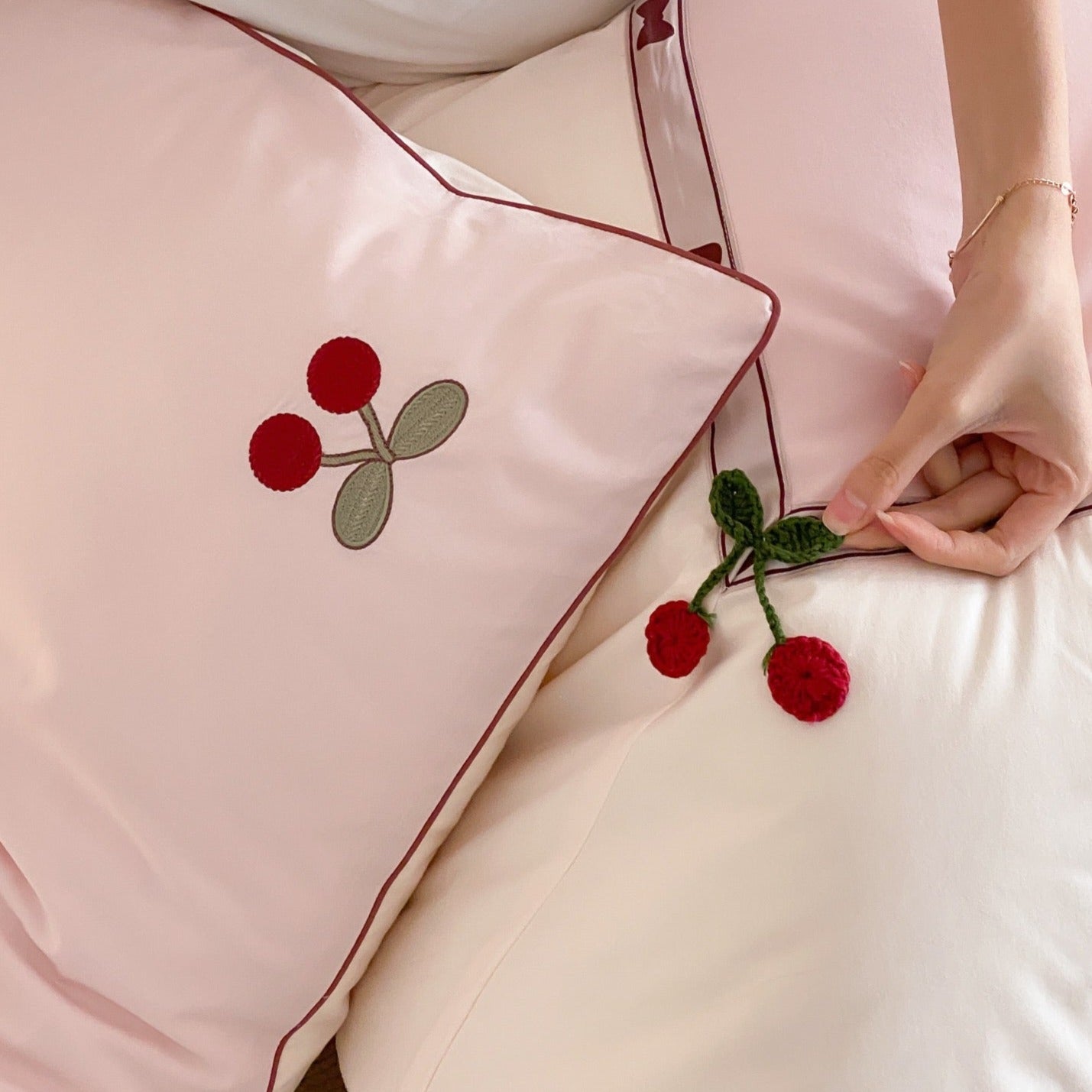Cherry Drops Bedding Set