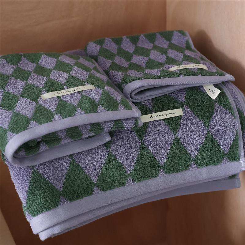 Queen of Diamonds Towel - FINAL SALE
