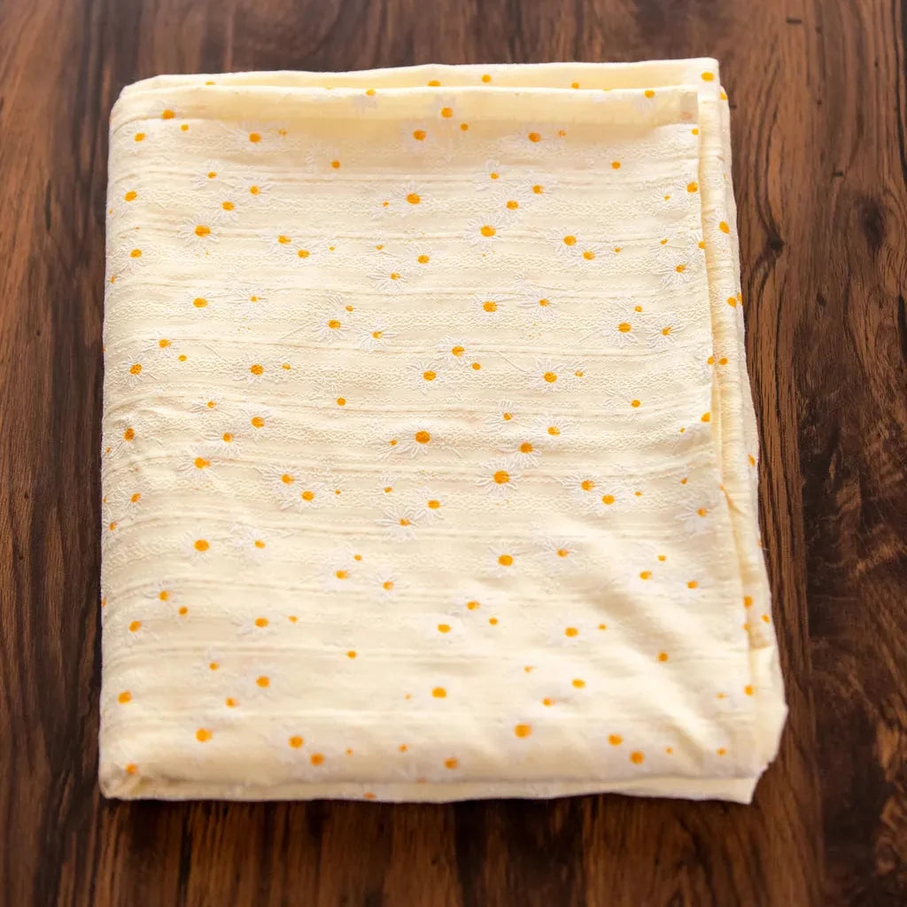 Daisy Tassel Table Cloth