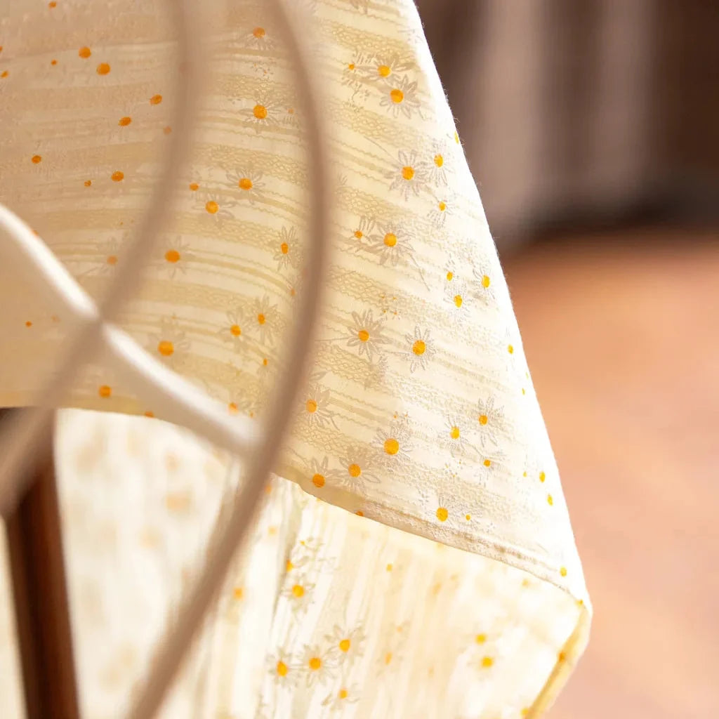 Daisy Tassel Table Cloth