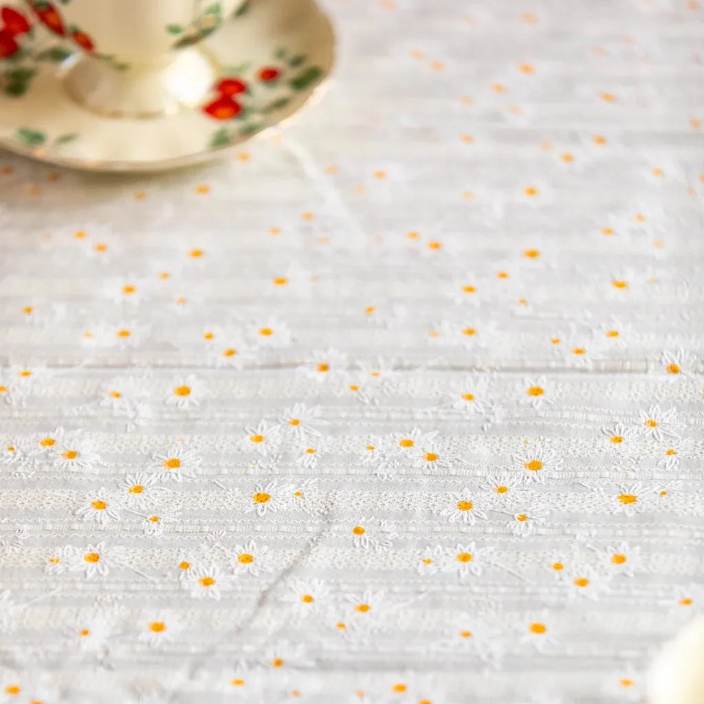 Daisy Tassel Table Cloth
