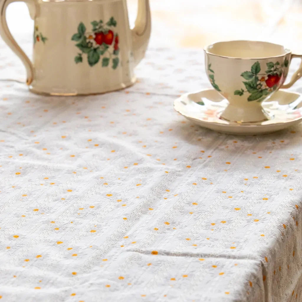 Daisy Tassel Table Cloth