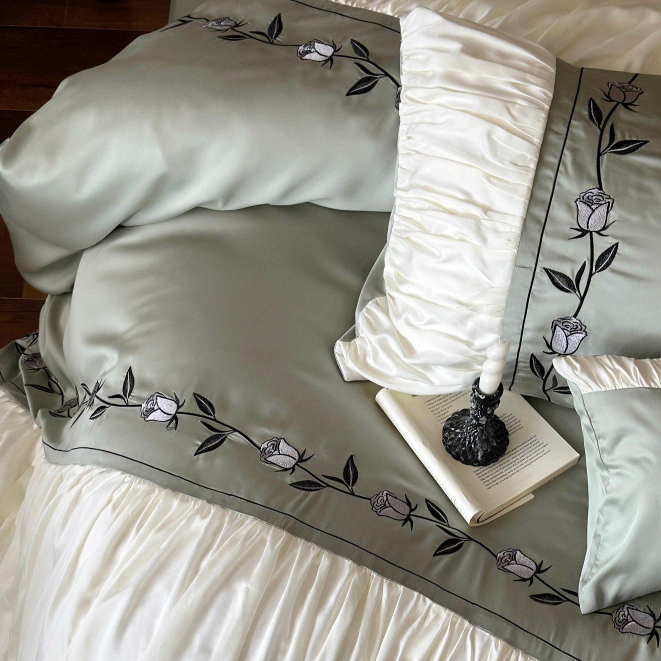 Deluxe Spring Green Rose Bedding Set