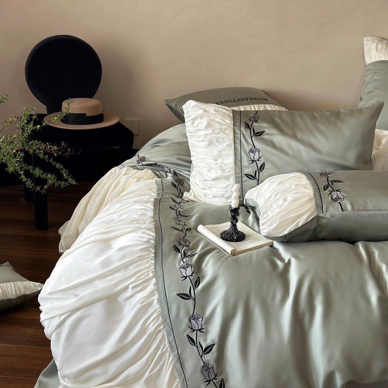 Deluxe Spring Green Rose Bedding Set