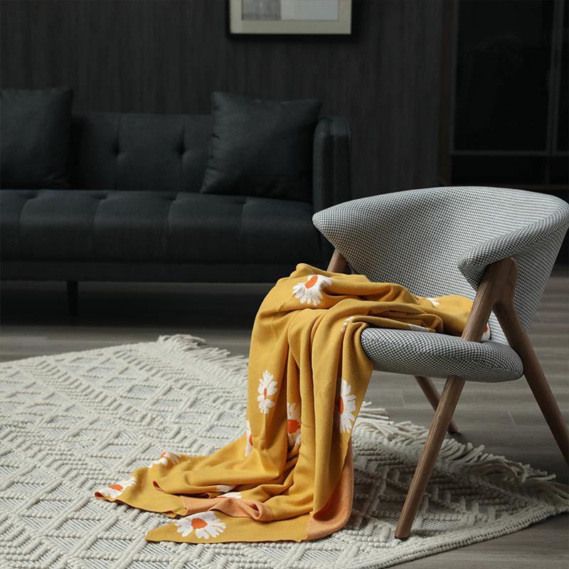 Divine Daisy Blanket