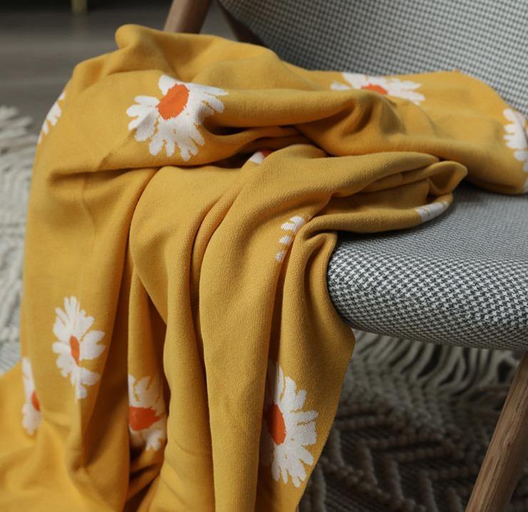 Divine Daisy Blanket