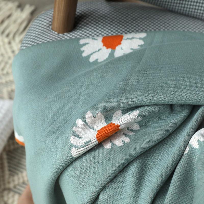 Divine Daisy Blanket