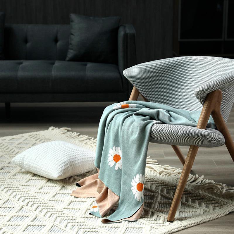 Divine Daisy Blanket