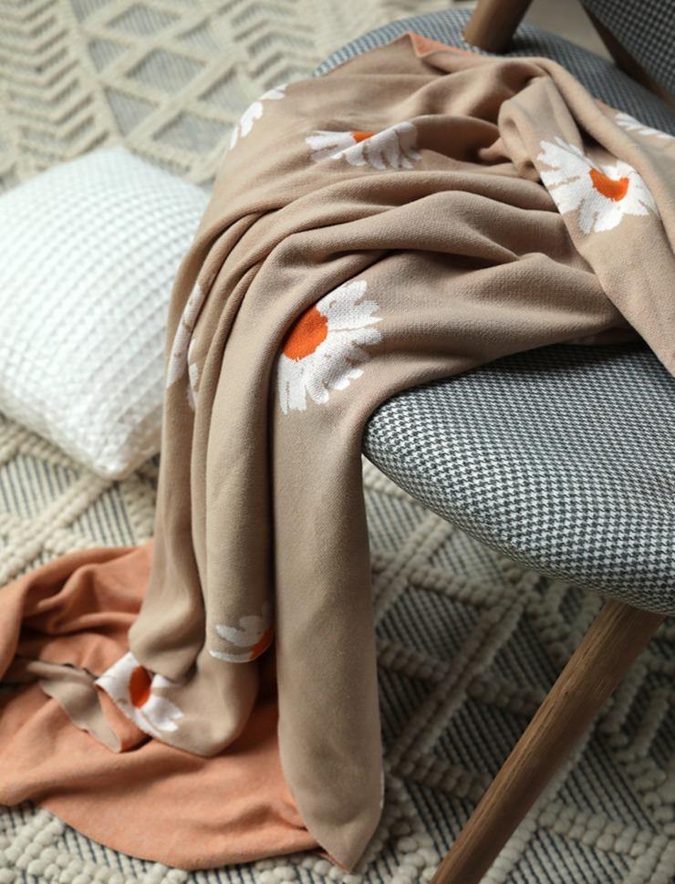 Divine Daisy Blanket