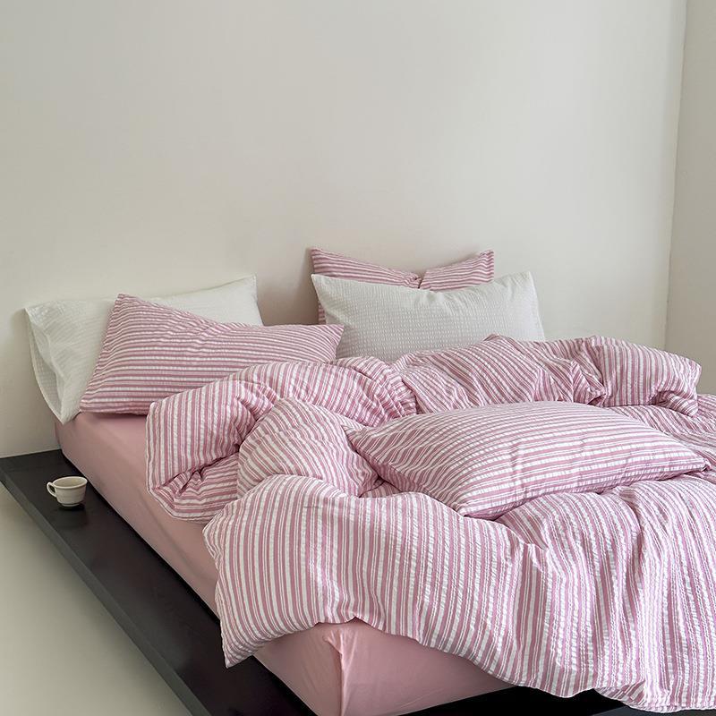 Minimal Stripe Bedding Set