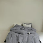 Minimal Stripe Bedding Set