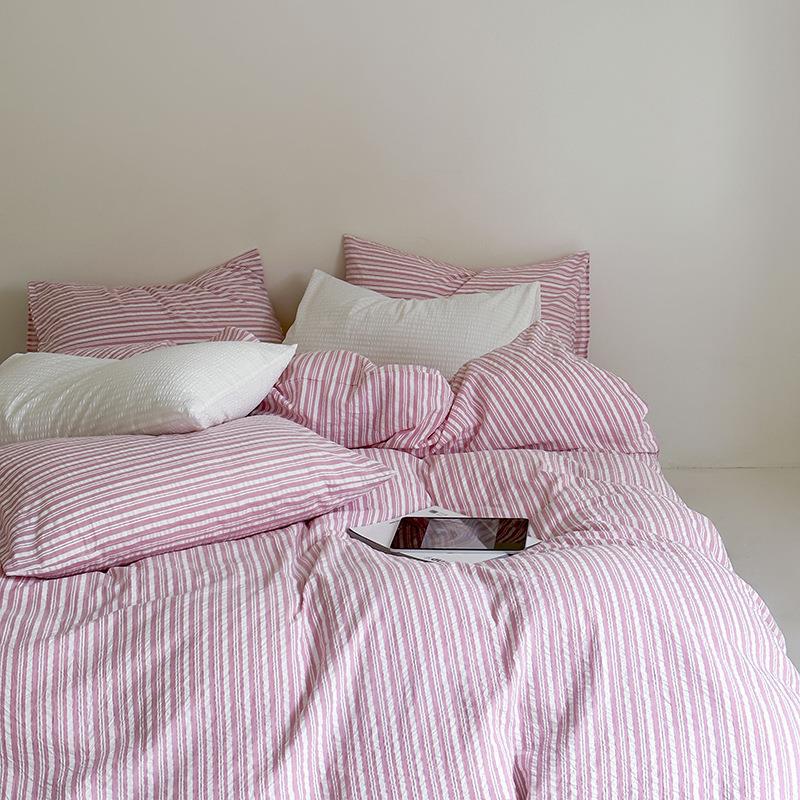 Minimal Stripe Bedding Set