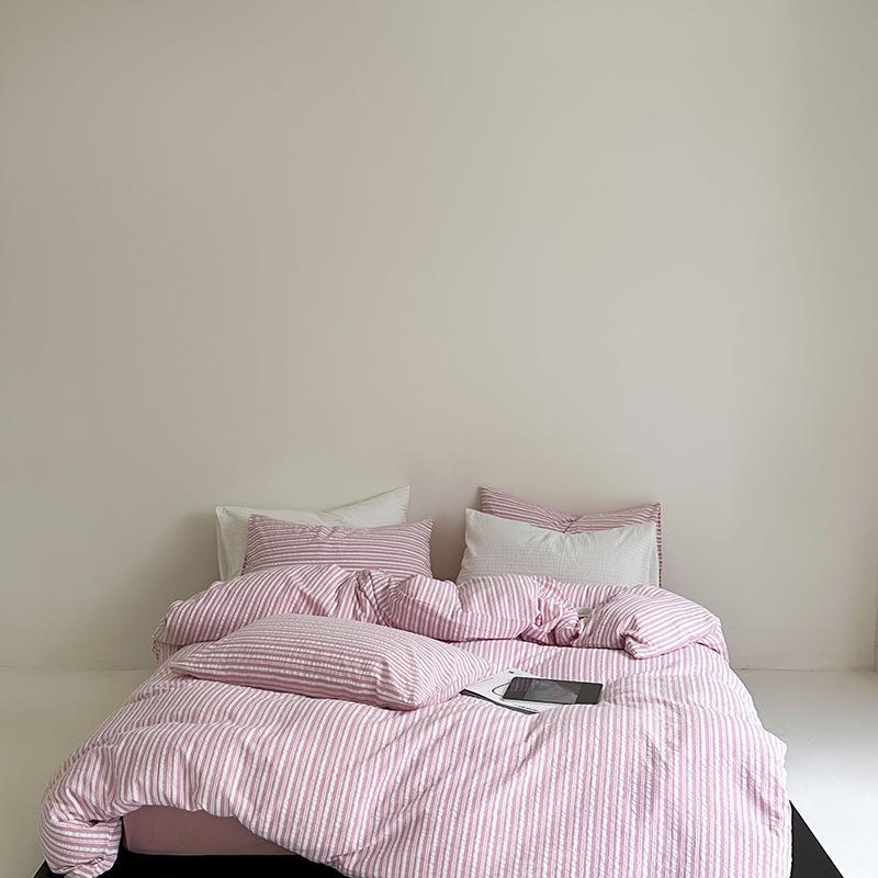 Minimal Stripe Bedding Set