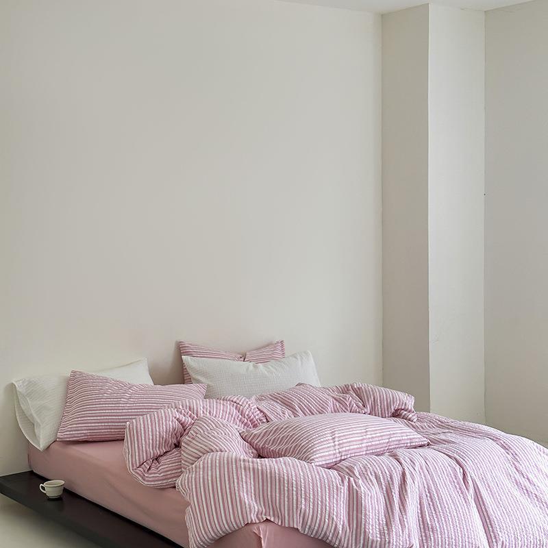 Minimal Stripe Bedding Set