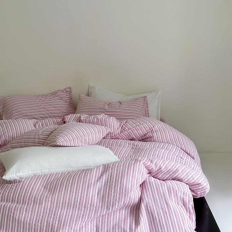 Minimal Stripe Bedding Set
