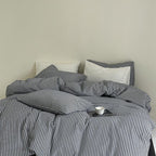 Minimal Stripe Bedding Set