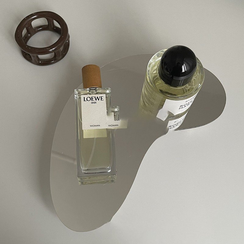 Minimalist Polygon Mirror Elevated Acrylic Tray