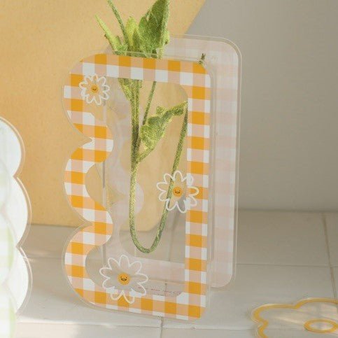 Plaid Wavy Acrylic Vase