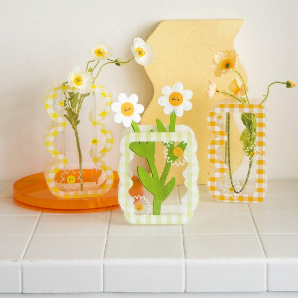 Plaid Wavy Acrylic Vase
