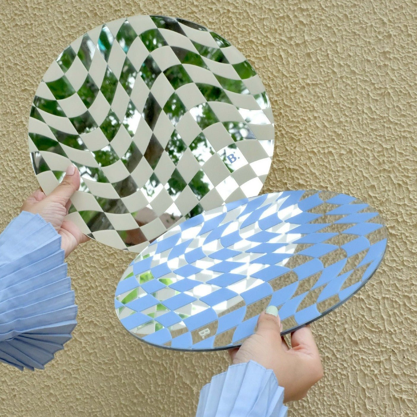 Round Wavy Checkerboard Mirror Acrylic Tray