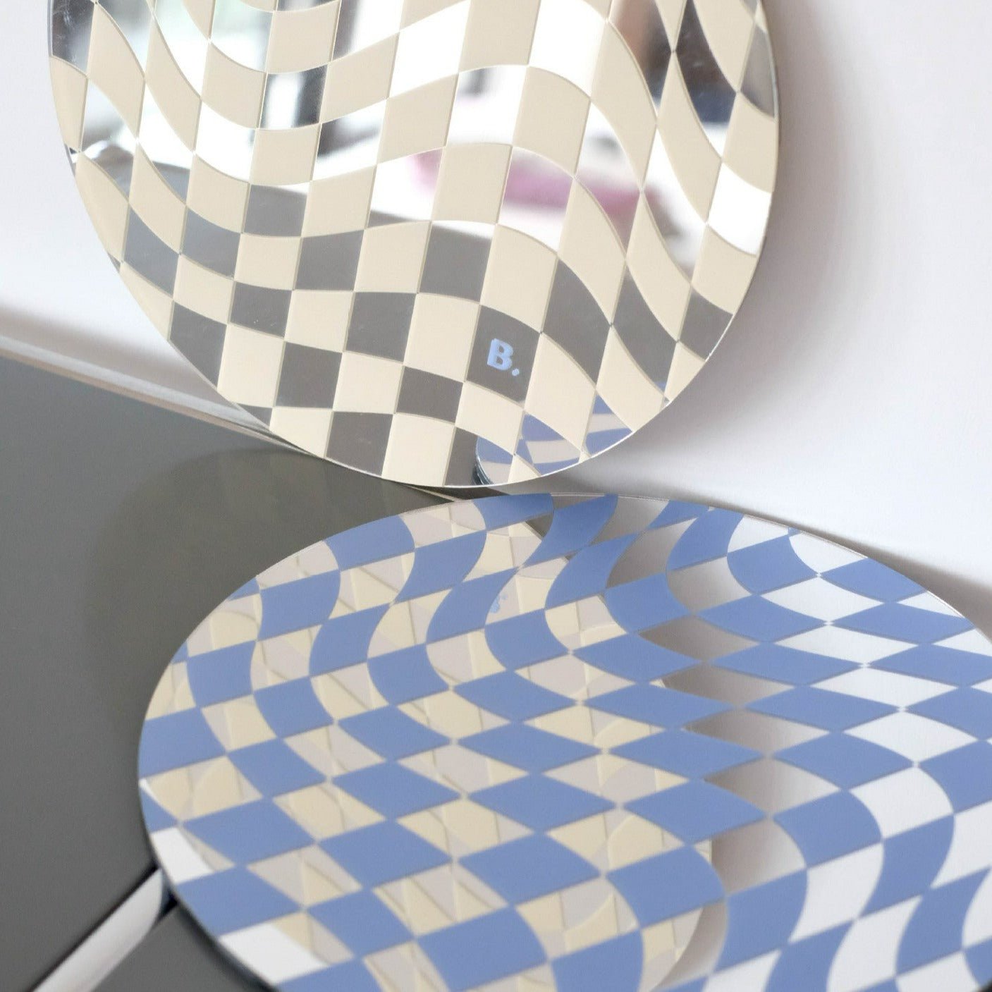 Round Wavy Checkerboard Mirror Acrylic Tray