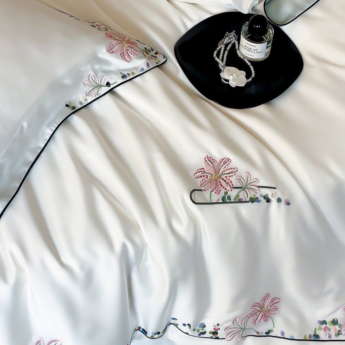 Silk Lily Bedding Set