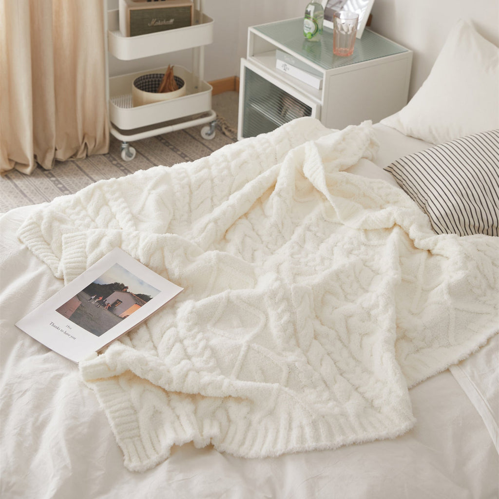Snow White Cable Knit Blanket