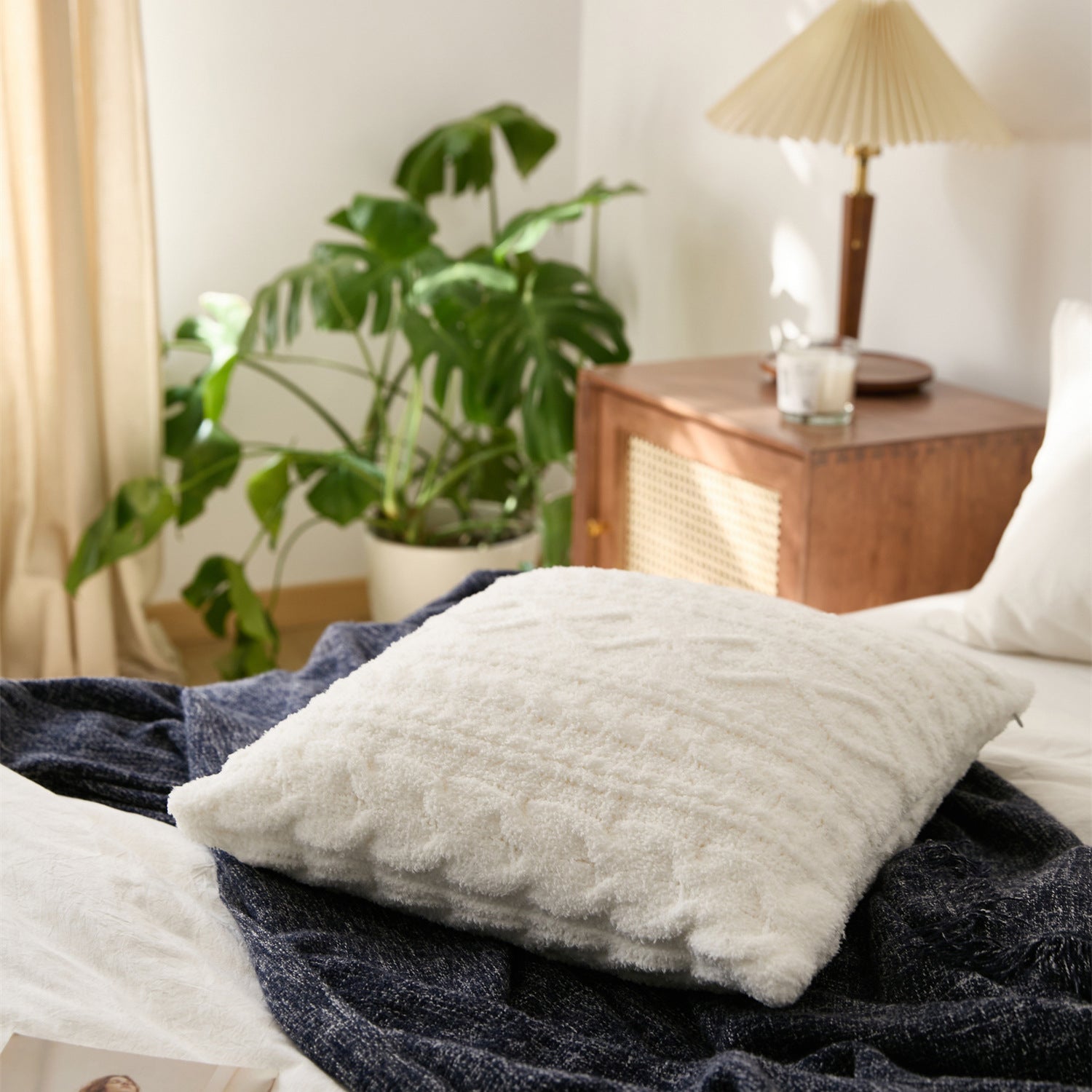 Snow White Cable Knit Cushion