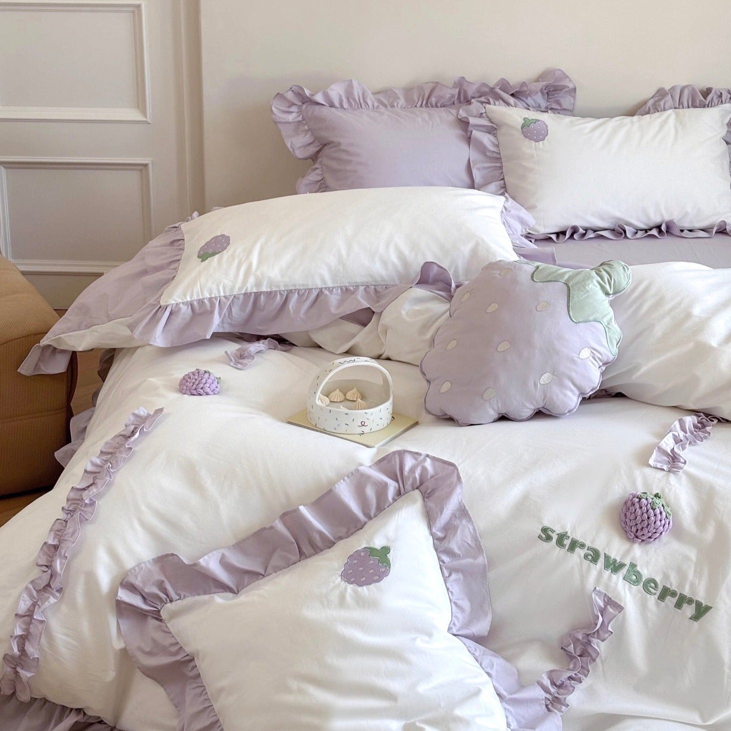 Strawberry Ruffles Bedding Set
