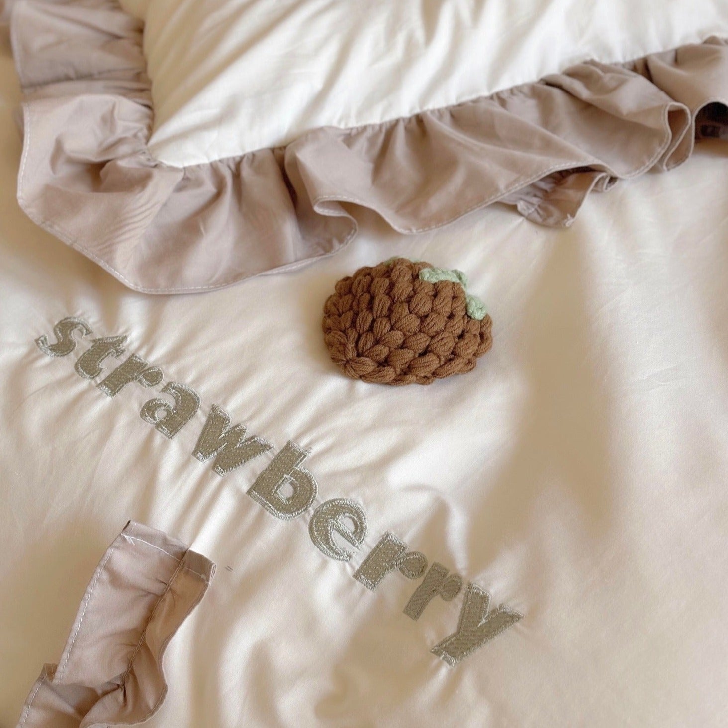 Strawberry Ruffles Bedding Set