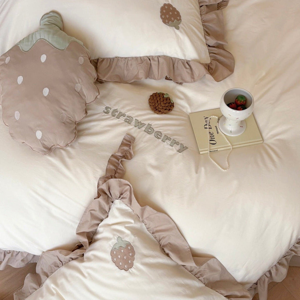 Strawberry Ruffles Bedding Set