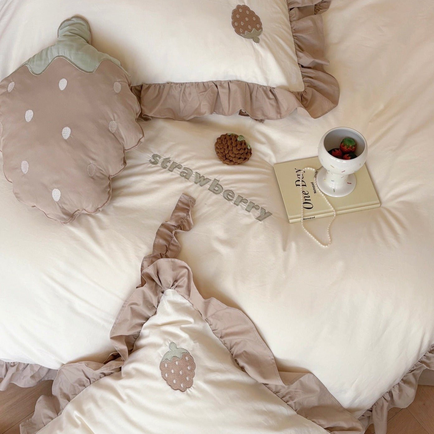 Strawberry Ruffles Bedding Set