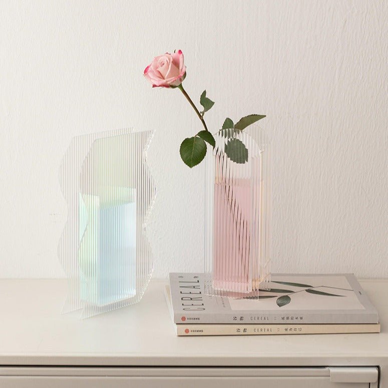 Transparent Wavy Acrylic Vase