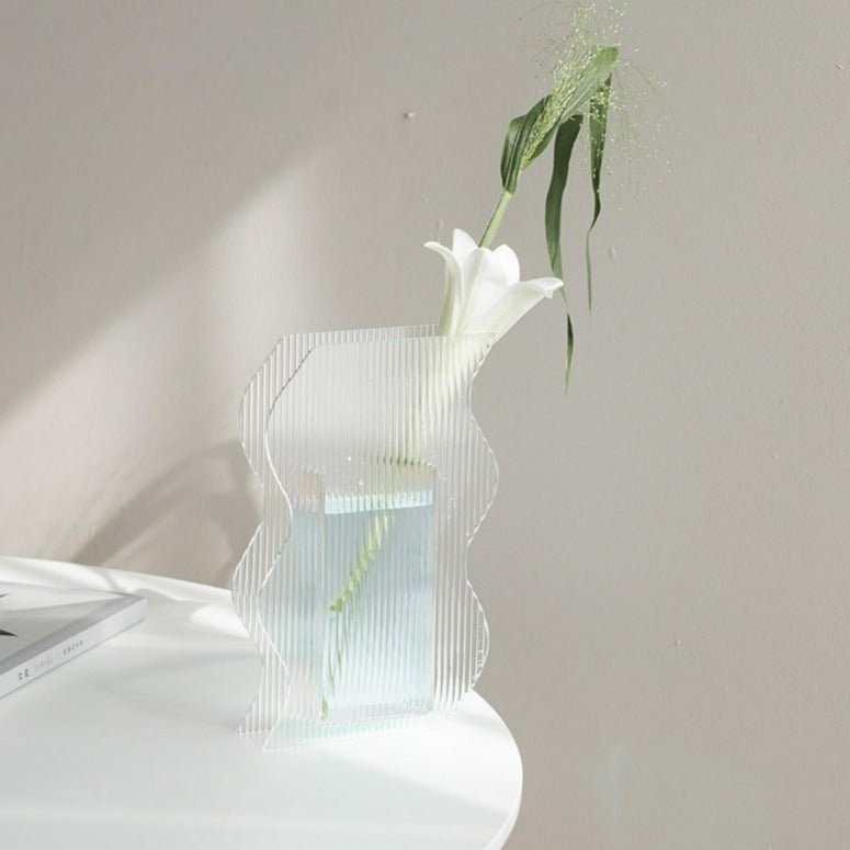 Transparent Wavy Acrylic Vase