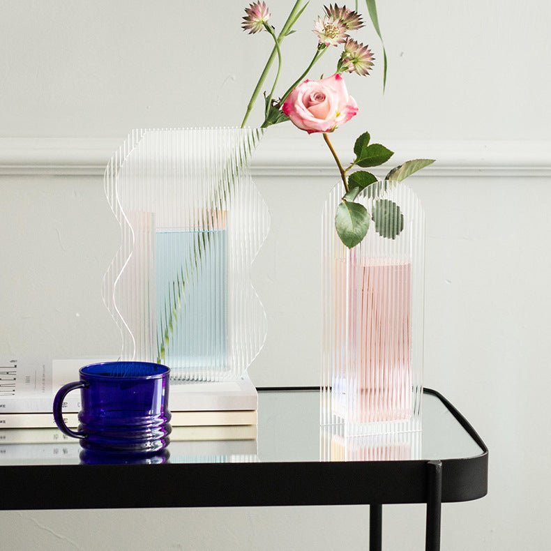 Transparent Wavy Acrylic Vase