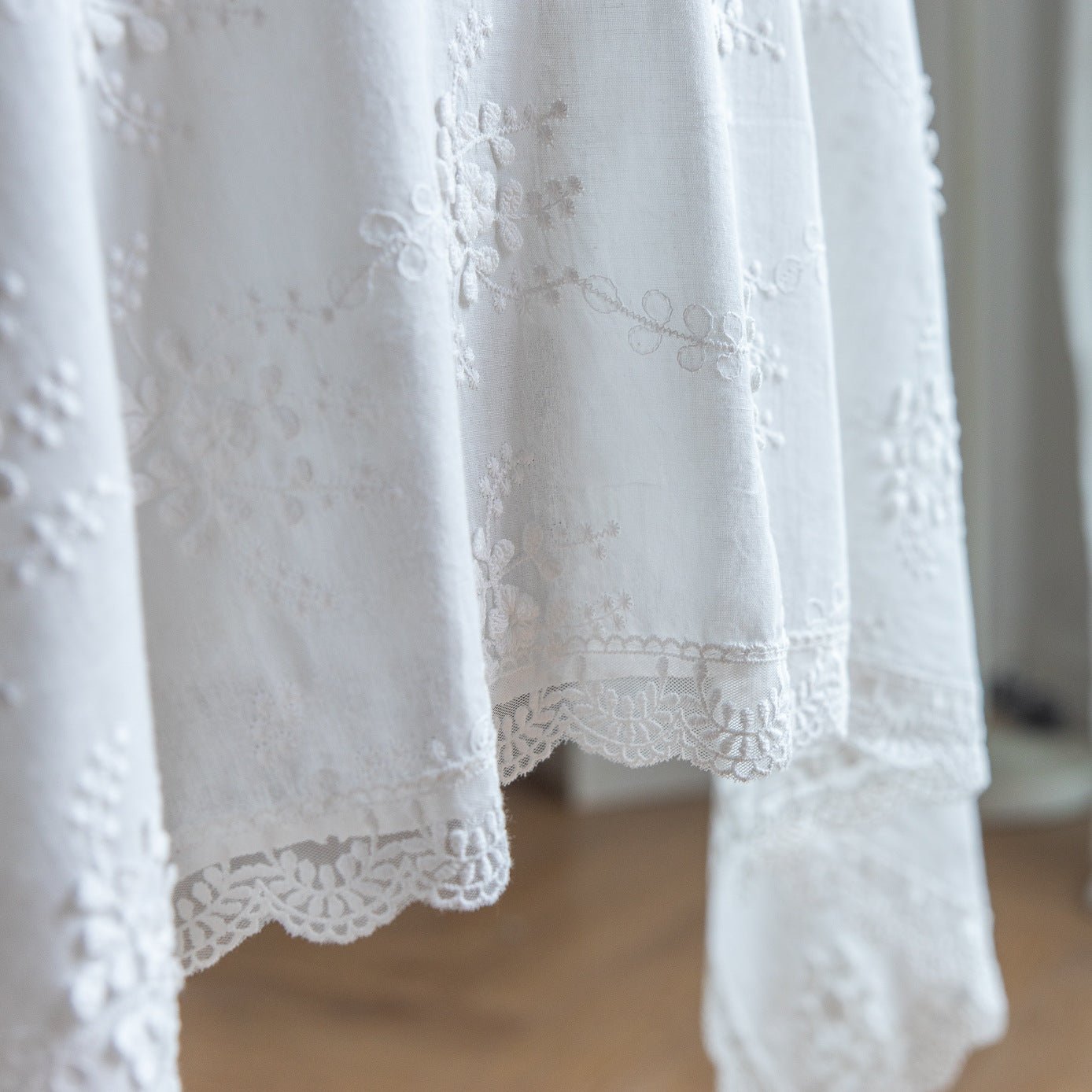 White Blossom Embroidered Lace Table Cloth