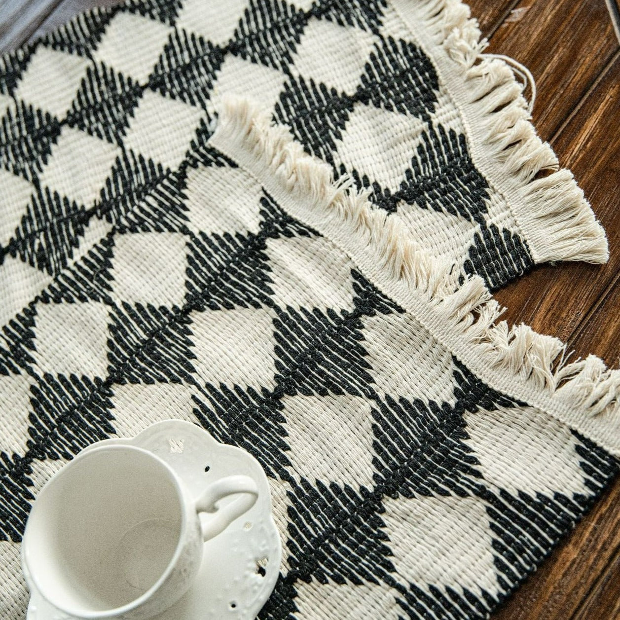Woven Diamond Contrast Tassel Table Runner